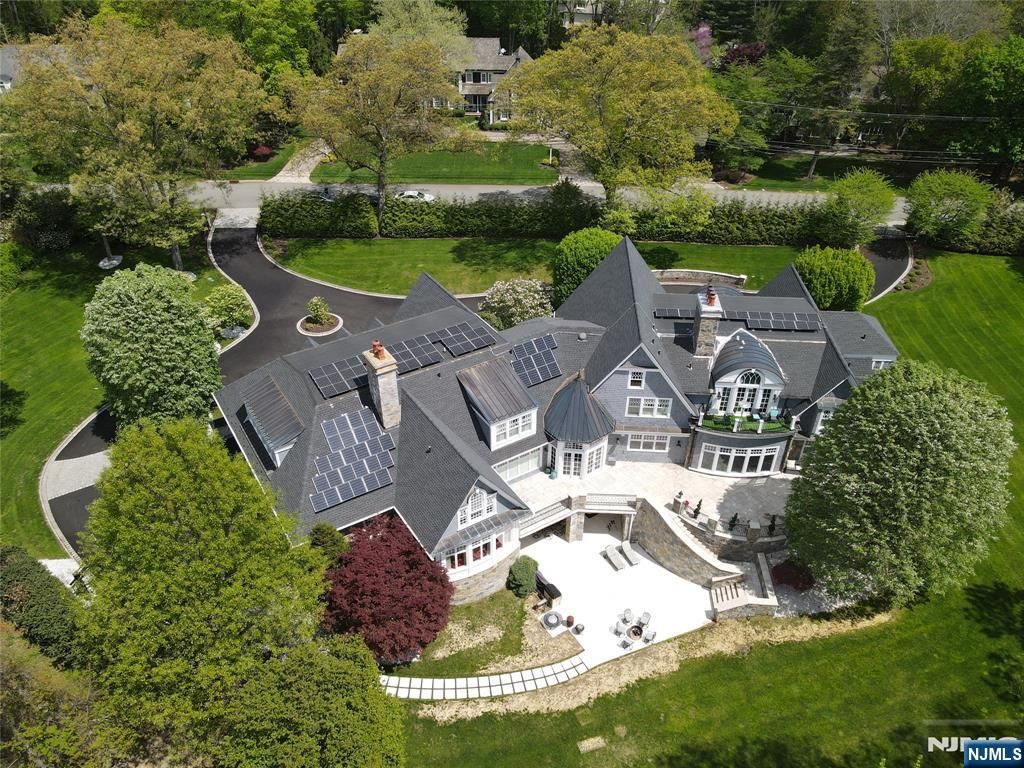 340 Indian Trail Drive, Franklin Lakes, NJ 07417