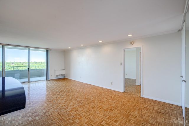 2324 Madison Road, Cincinnati, OH 45208