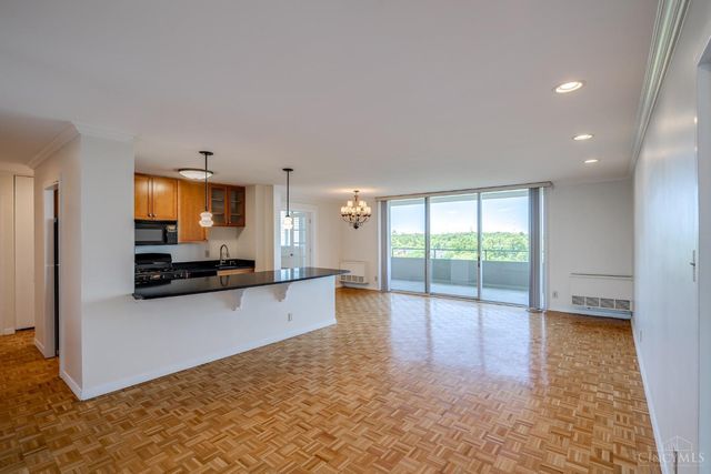 2324 Madison Road, Cincinnati, OH 45208