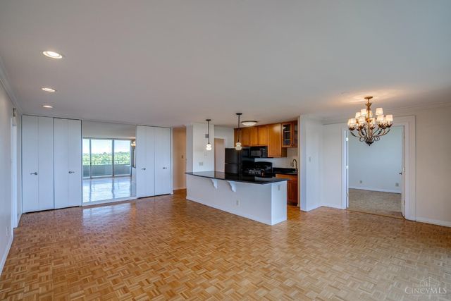 2324 Madison Road, Cincinnati, OH 45208