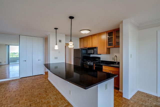 2324 Madison Road, Cincinnati, OH 45208