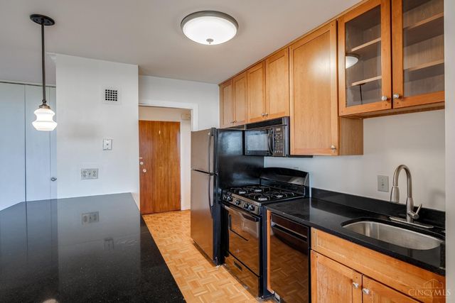 2324 Madison Road, Cincinnati, OH 45208