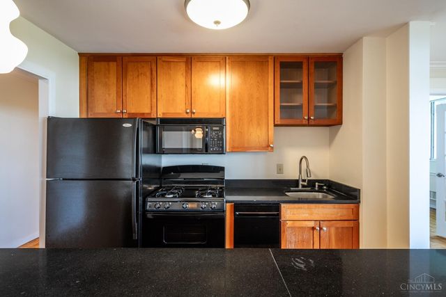 2324 Madison Road, Cincinnati, OH 45208