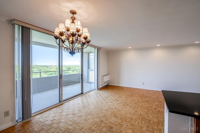 2324 Madison Road, Cincinnati, OH 45208