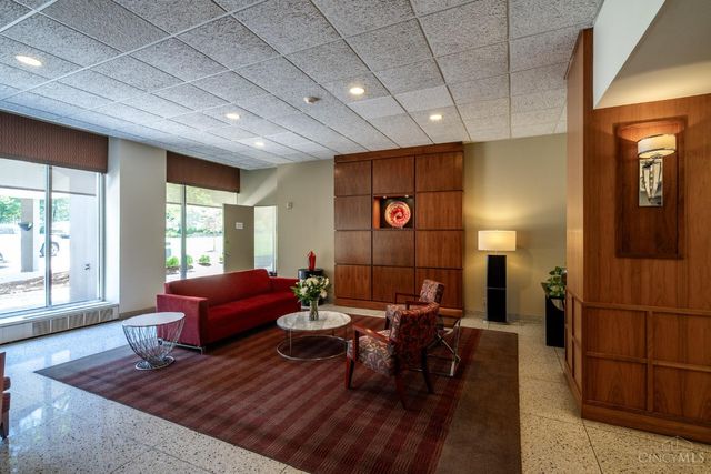 2324 Madison Road, Cincinnati, OH 45208