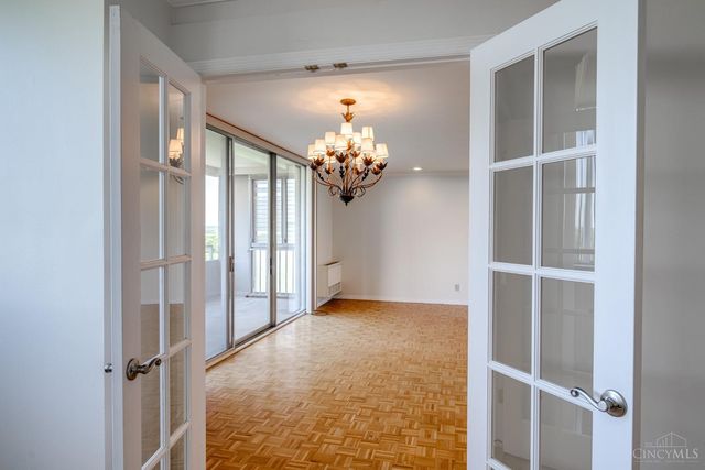 2324 Madison Road, Cincinnati, OH 45208