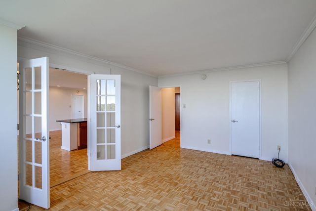 2324 Madison Road, Cincinnati, OH 45208