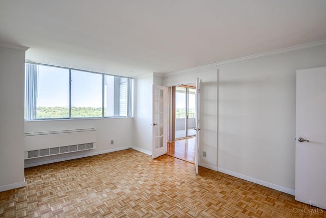 2324 Madison Road, Cincinnati, OH 45208