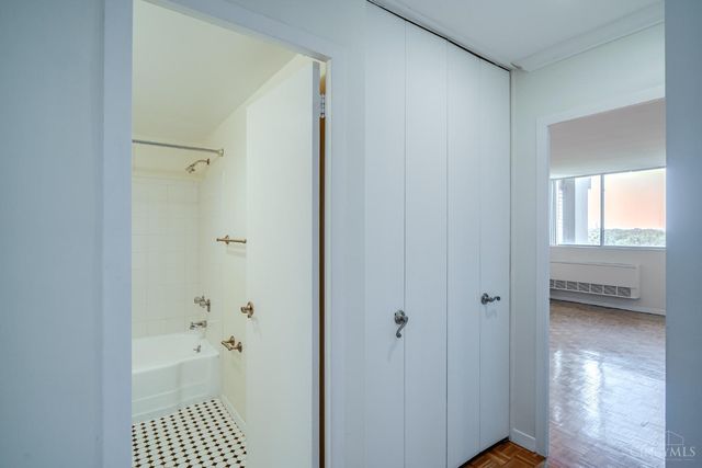 2324 Madison Road, Cincinnati, OH 45208