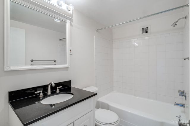 2324 Madison Road, Cincinnati, OH 45208