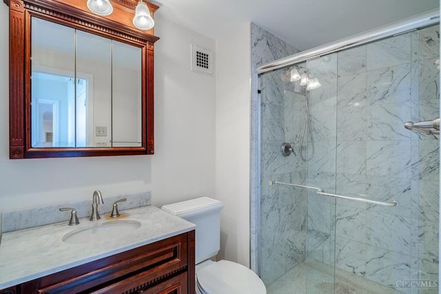 2324 Madison Road, Cincinnati, OH 45208