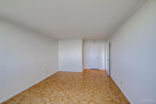 2324 Madison Road, Cincinnati, OH 45208