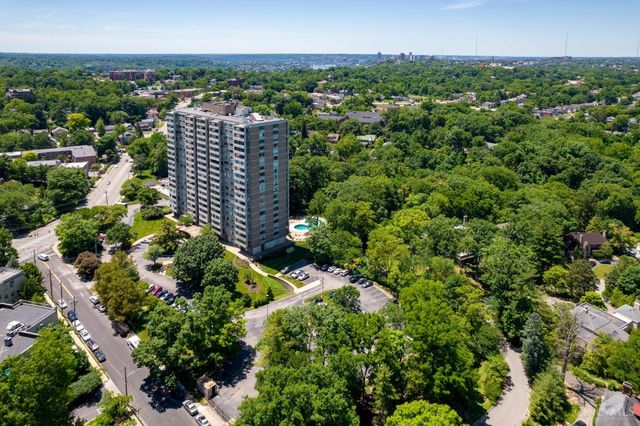 2324 Madison Road, Cincinnati, OH 45208