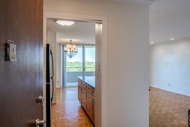 2324 Madison Road, Cincinnati, OH 45208