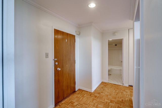 2324 Madison Road, Cincinnati, OH 45208