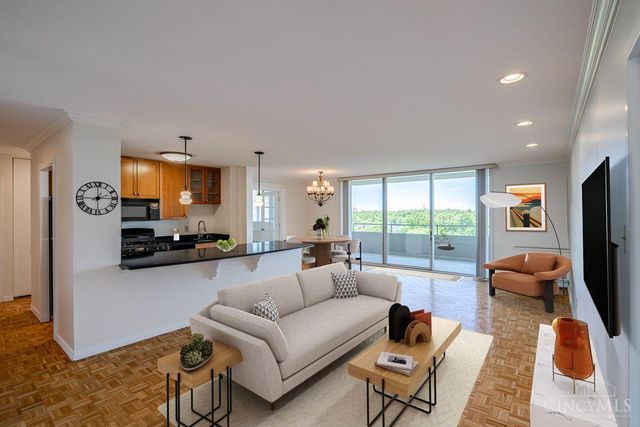 2324 Madison Road, Cincinnati, OH 45208