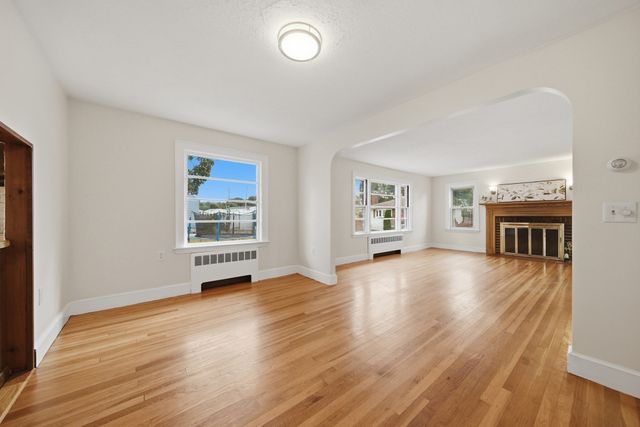 3 Carlton St, Peabody, MA 01960