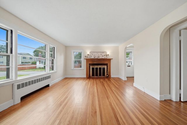 3 Carlton St, Peabody, MA 01960
