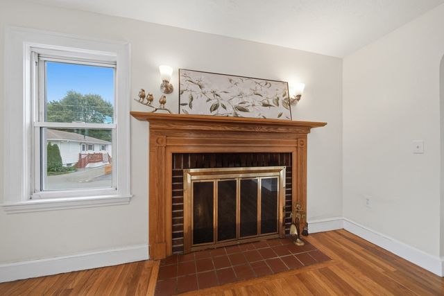 3 Carlton St, Peabody, MA 01960
