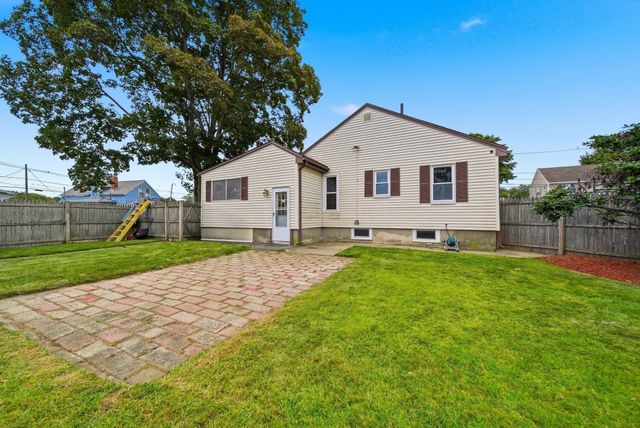 3 Carlton St, Peabody, MA 01960
