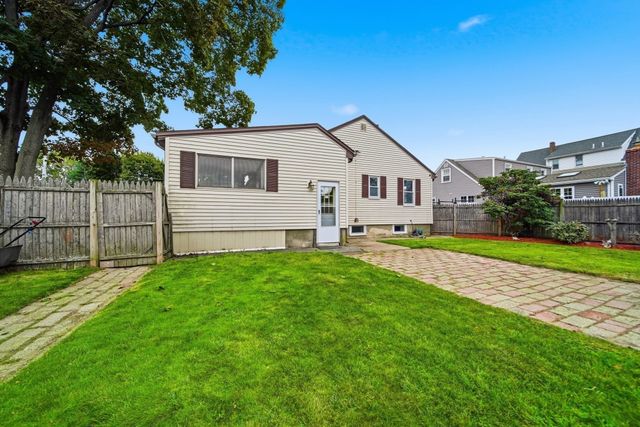 3 Carlton St, Peabody, MA 01960