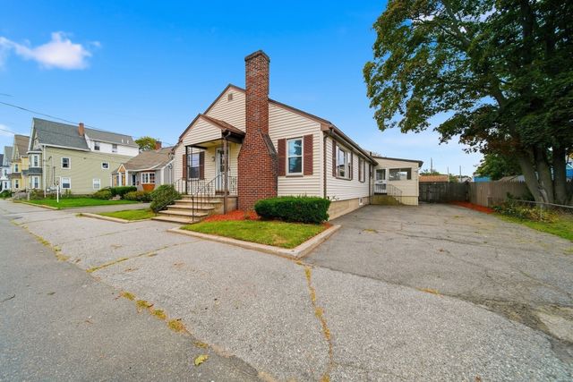 3 Carlton St, Peabody, MA 01960