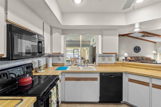 1932 PEBBLE BEACH COURT, Venice, FL 34293