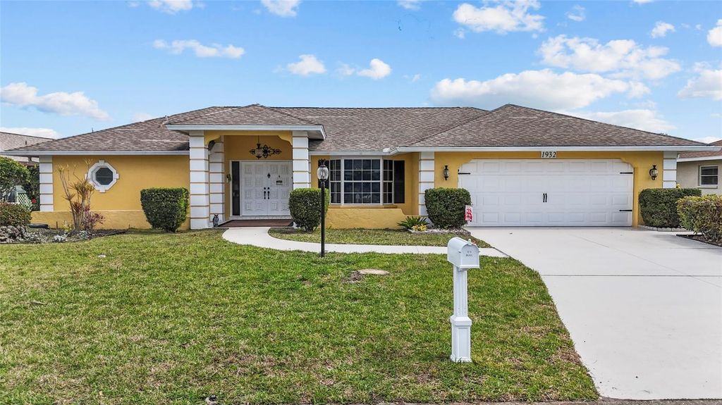 Image 1 of property listing at 1932 PEBBLE BEACH COURT, Venice, FL 34293