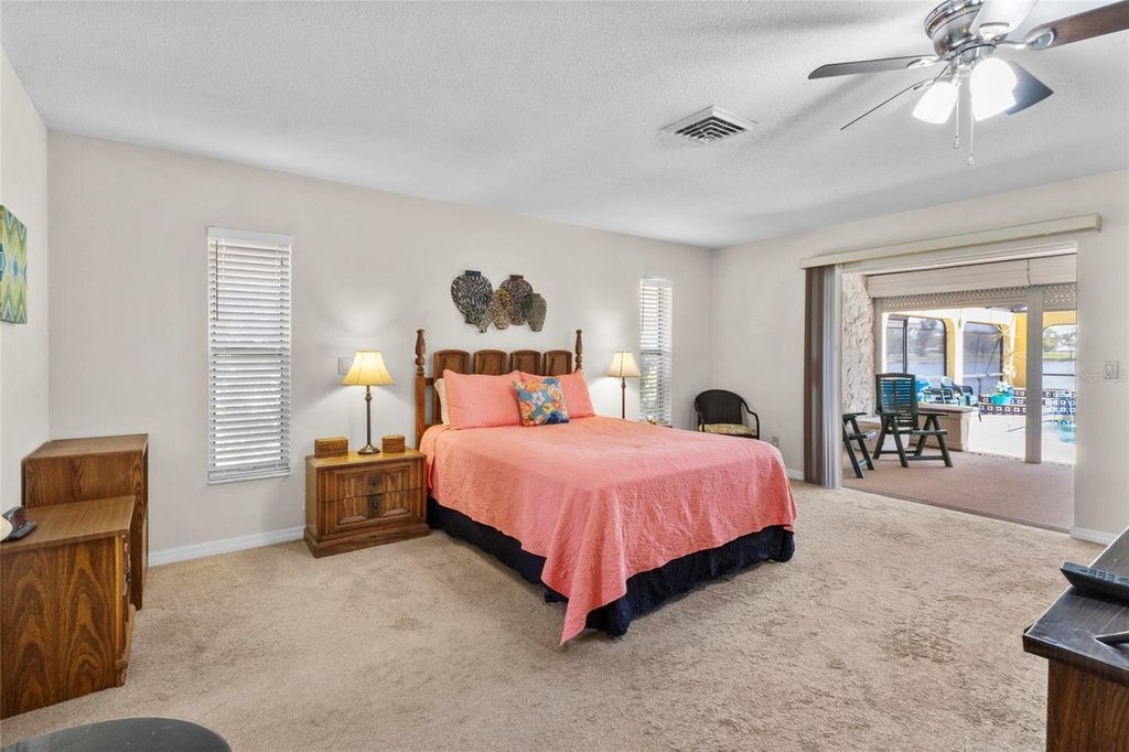 Image 7 of property listing at 1932 PEBBLE BEACH COURT, Venice, FL 34293