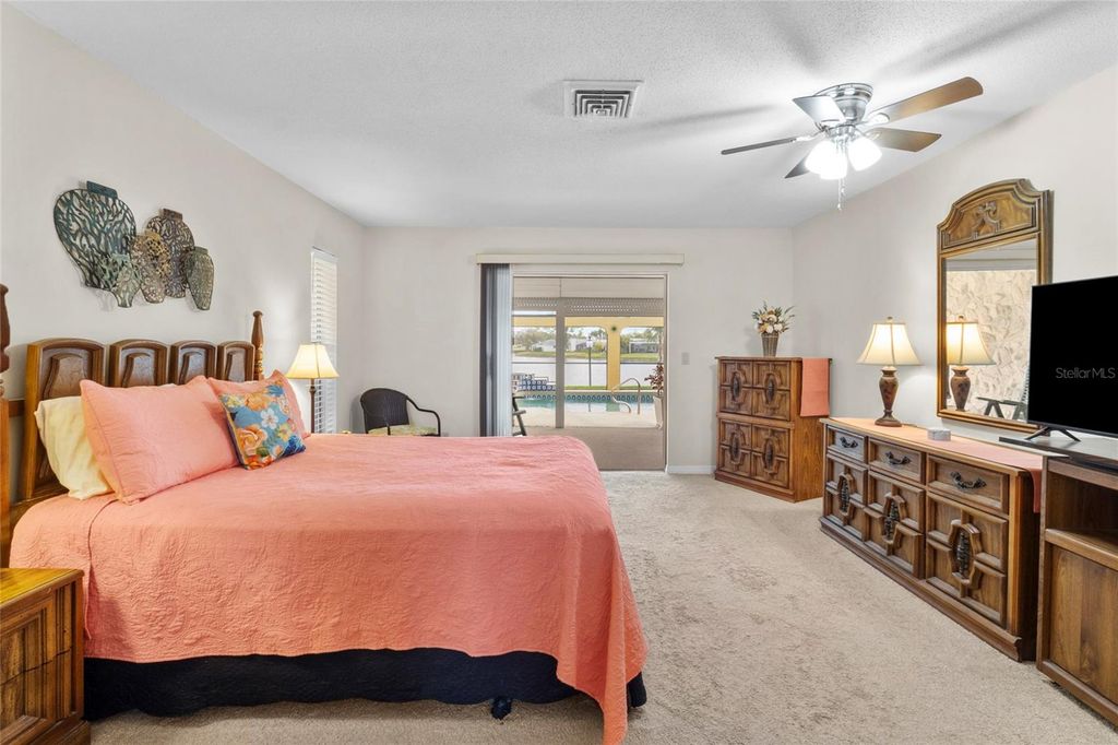 Image 8 of property listing at 1932 PEBBLE BEACH COURT, Venice, FL 34293