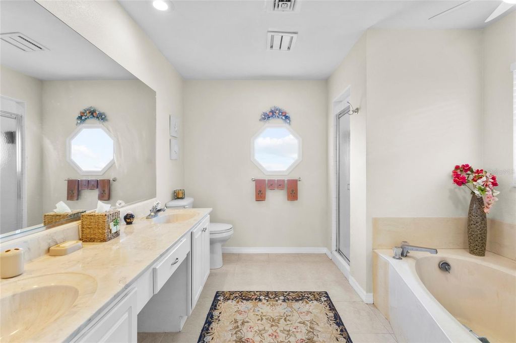 Image 9 of property listing at 1932 PEBBLE BEACH COURT, Venice, FL 34293