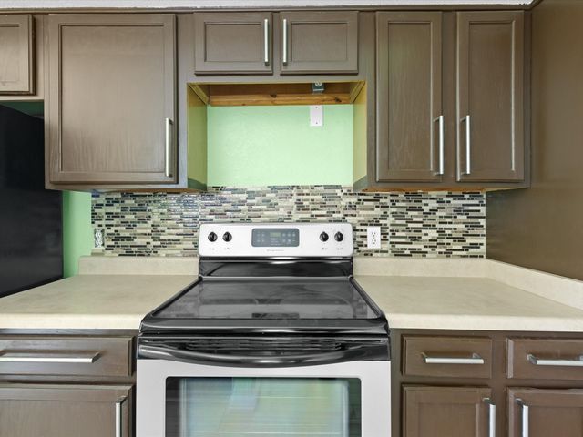2311 Basil Drive C202, Arlington, TX 76006