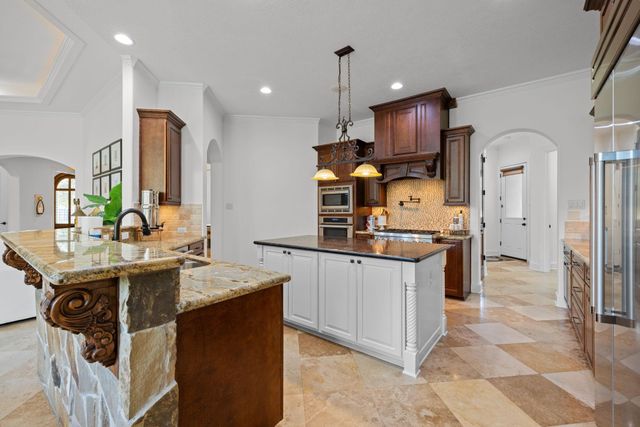 58 Shadow Creek Ridge Drive, Spring, TX 77389