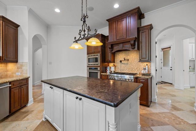 58 Shadow Creek Ridge Drive, Spring, TX 77389