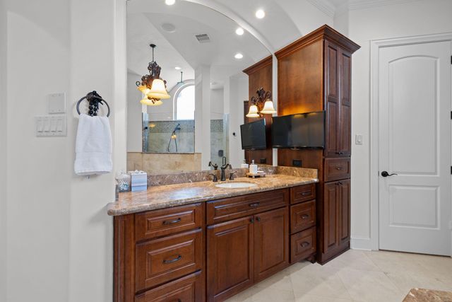 58 Shadow Creek Ridge Drive, Spring, TX 77389