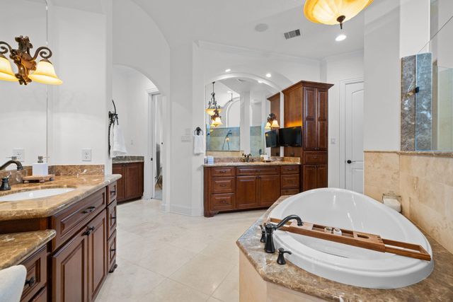 58 Shadow Creek Ridge Drive, Spring, TX 77389