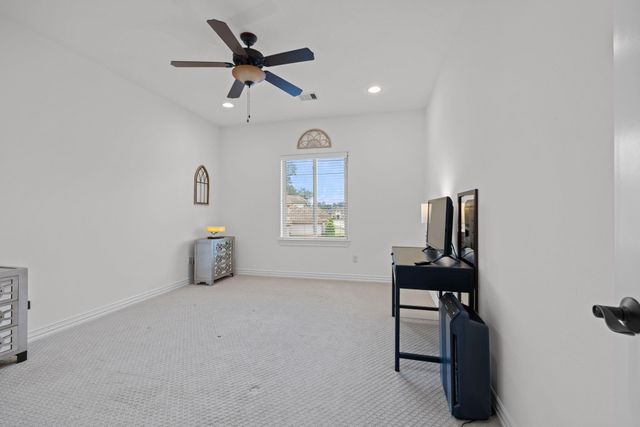 58 Shadow Creek Ridge Drive, Spring, TX 77389