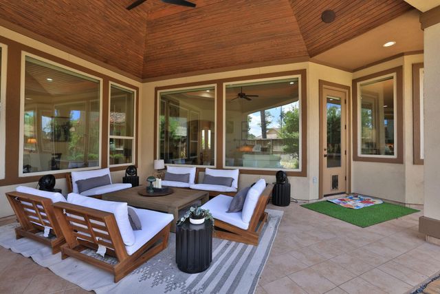 58 Shadow Creek Ridge Drive, Spring, TX 77389