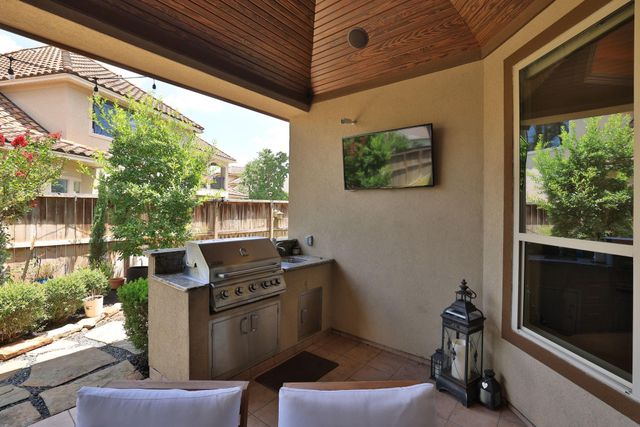 58 Shadow Creek Ridge Drive, Spring, TX 77389