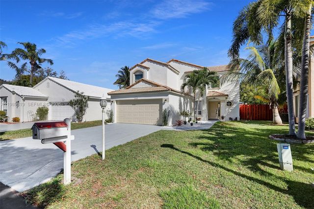 104 Wedgewood Lakes S, Greenacres, FL 33463