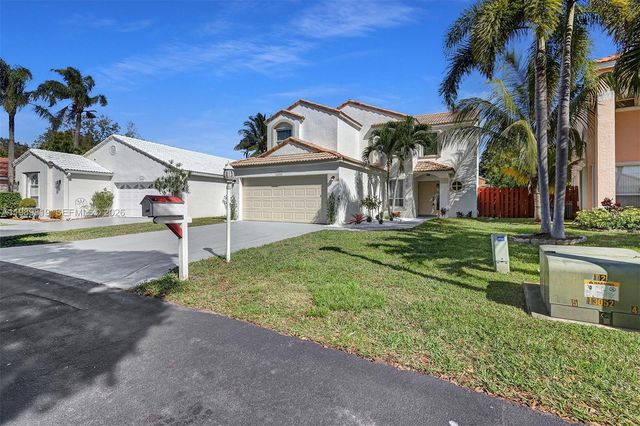 104 Wedgewood Lakes S, Greenacres, FL 33463