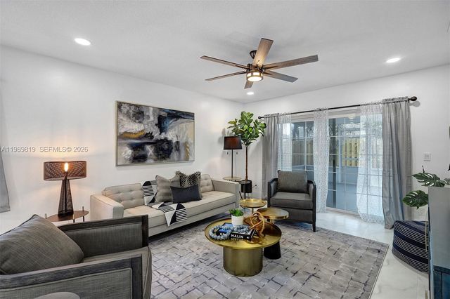 104 Wedgewood Lakes S, Greenacres, FL 33463