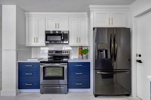 104 Wedgewood Lakes S, Greenacres, FL 33463