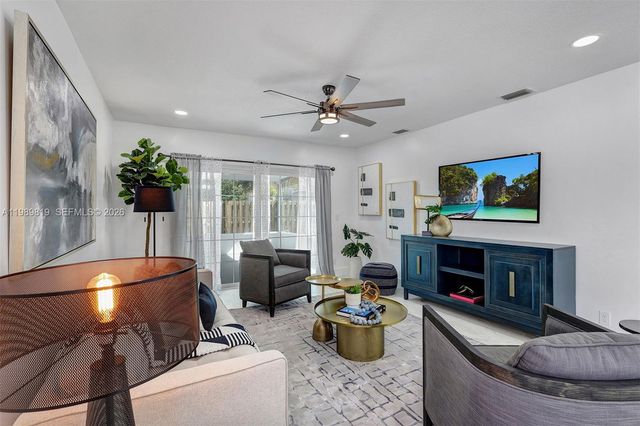 104 Wedgewood Lakes S, Greenacres, FL 33463