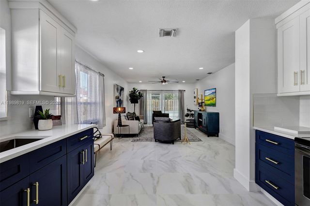 104 Wedgewood Lakes S, Greenacres, FL 33463