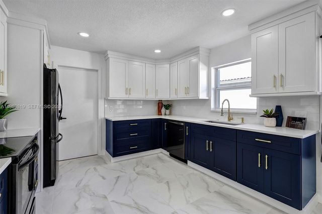 104 Wedgewood Lakes S, Greenacres, FL 33463