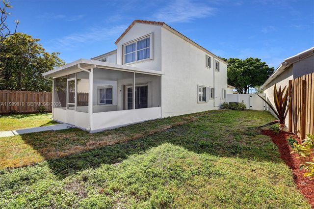 104 Wedgewood Lakes S, Greenacres, FL 33463