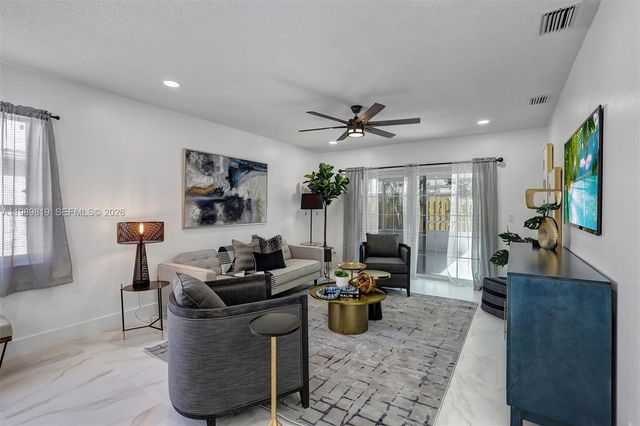 104 Wedgewood Lakes S, Greenacres, FL 33463