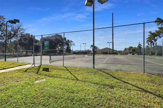 104 Wedgewood Lakes S, Greenacres, FL 33463
