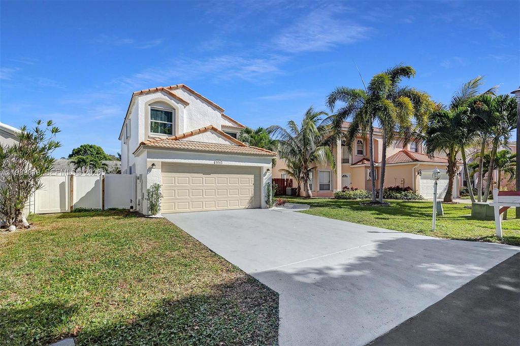 104 Wedgewood Lakes S, Greenacres, FL 33463